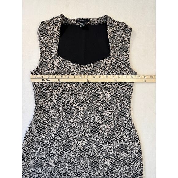 Forever 21 Black and White Body Con Dress Rose Print Sweatheart Neckline M - Picture 9 of 12